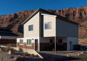 Modern mountain view house with private hot tub!